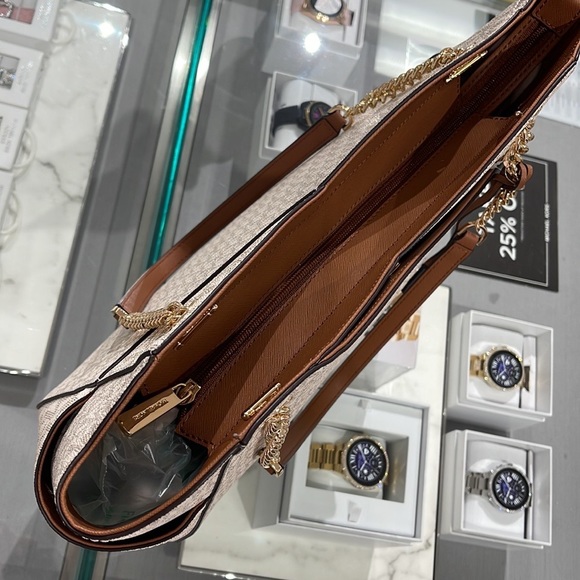 Michael Kors Jet Set Travel Large Chained Tote Shoulder Bag MK Vanilla 
NWT - Picture 14 of 16